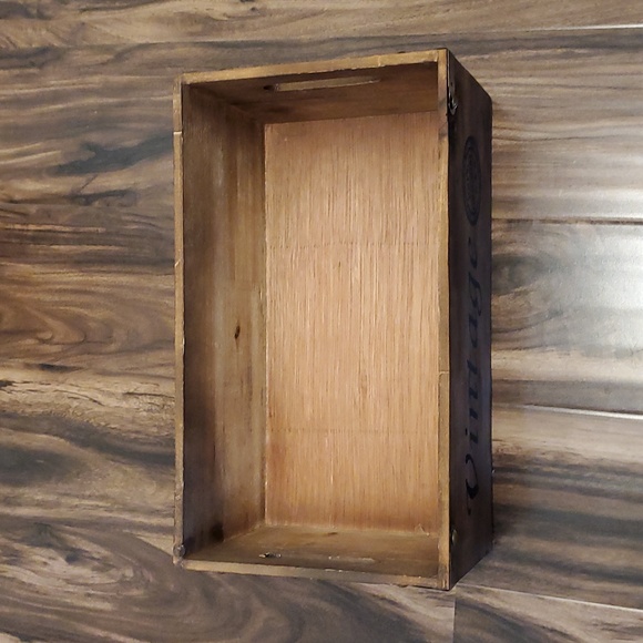 VINTAGE WOOD CONTAINER Medium - Picture 2 of 5